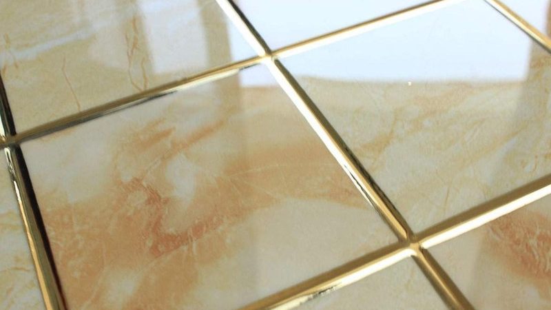 厨房装修：水磨石砖与瓷砖的实用性对比分析